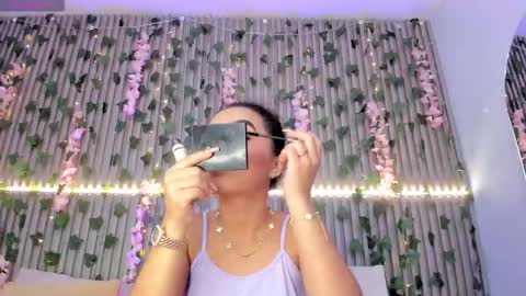 coralineross_ online show from November 11, 11:01 am