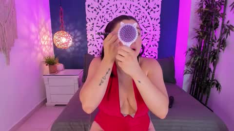   online show from March 3, 11:39 am