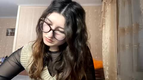 Elisheva online show from November 11, 1:57 pm
