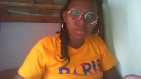 couleur_vanille online show from February 4, 8:02 am