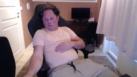 couple3845 online show from October 17, 11:47 am