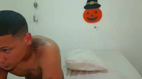 Snapshot of couple777sexy chatting on October 17, 9:19 pm Andri online show from October 17, 9:19 pm