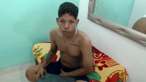 Snapshot of couple_sex22 chatting on September 21, 8:07 am kloe matias online show from September 21, 8:07 am