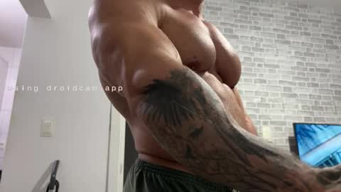 couplemuscle40 online show from March 18, 2:17 am
