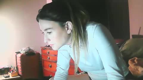 courtscutekitty online show from January 31, 11:46 am