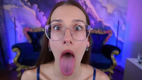 cozymell online show from October 8, 1:28 pm