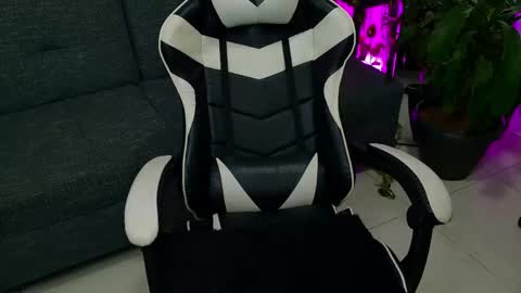 Laura  online show from April 11, 4:28 am