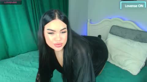 Snapshot of crazy__berry chatting on October 19, 7:24 am Eva online show from October 19, 7:24 am