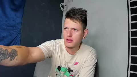 crazy_acouple_donpillo online show from March 3, 12:37 am