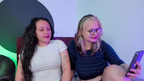 Snapshot of crazy_cakes_ chatting on December 2, 3:20 pm Lexie  Rose  online show from December 2, 3:20 pm