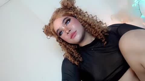 Snapshot of crazy_vixen chatting on February 25, 1:00 pm Hot Ayisha online show from February 25, 1:00 pm