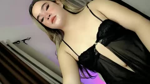Snapshot of crazy_vixen chatting on October 12, 7:27 pm Hot Ayisha online show from October 12, 7:27 pm