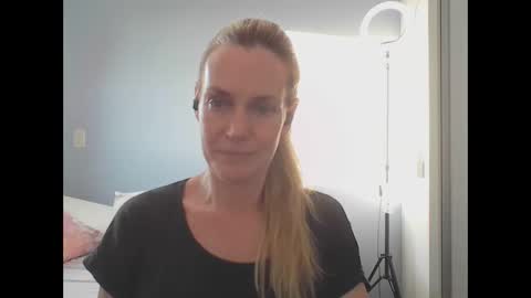 Anny online show from April 15, 7:58 pm