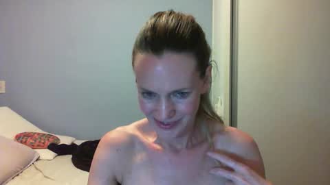 Snapshot of crazyanny chatting on October 19, 12:37 am Anny online show from October 19, 12:37 am