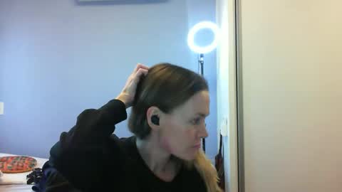 Anny online show from October 31, 10:59 am