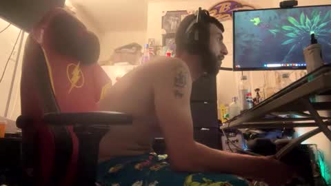 crazydill28 online show from October 5, 9:33 pm