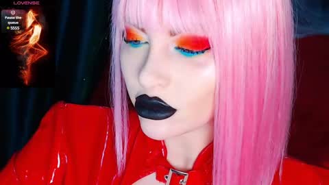 Snapshot of crazypinkyball chatting on January 24, 1:36 pm Roxy online show from January 24, 1:36 pm