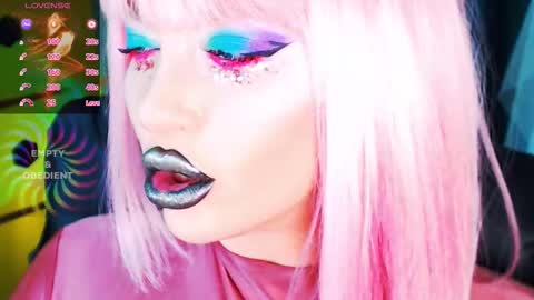 Snapshot of crazypinkyball chatting on September 19, 2:54 pm Roxy online show from September 19, 2:54 pm