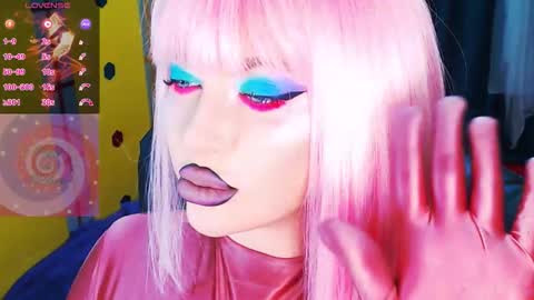 Snapshot of crazypinkyball chatting on September 20, 4:43 pm Roxy online show from September 20, 4:43 pm