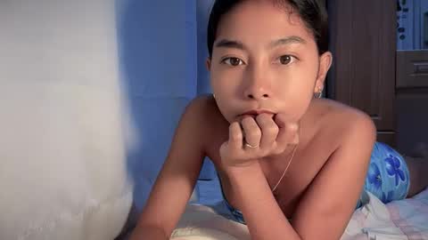 Snapshot of creamy_sexy chatting on October 6, 10:33 am mika online show from October 6, 10:33 am