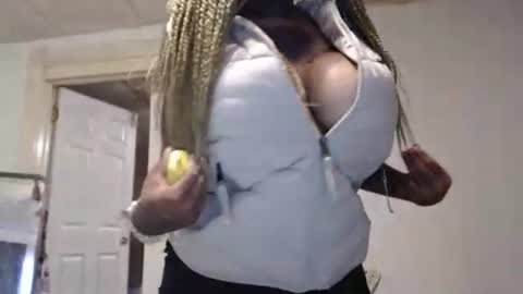 Snapshot of creamyexotica chatting on October 20, 1:27 pm CreamyExotica online show from October 20, 1:27 pm