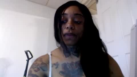 Snapshot of creamyexotica chatting on September 30, 1:21 pm CreamyExotica online show from September 30, 1:21 pm