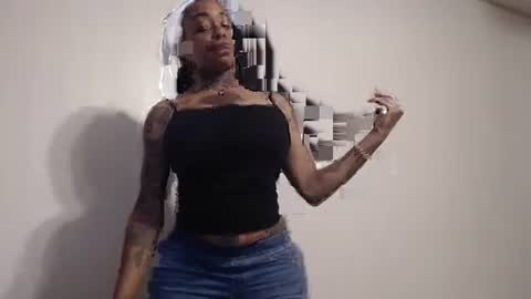 Snapshot of creamyexotica chatting on September 17, 1:03 pm CreamyExotica online show from September 17, 1:03 pm