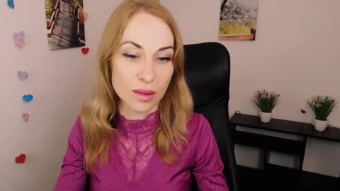 Snapshot of create_your_own_sun chatting on October 6, 1:51 pm Lera online show from October 6, 1:51 pm