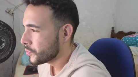 Snapshot of cris_simons chatting on December 6, 12:40 am cris_simons online show from December 6, 12:40 am