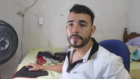 Snapshot of cris_simons chatting on December 2, 3:40 am cris_simons online show from December 2, 3:40 am