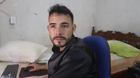 Snapshot of cris_simons chatting on December 3, 1:47 am cris_simons online show from December 3, 1:47 am