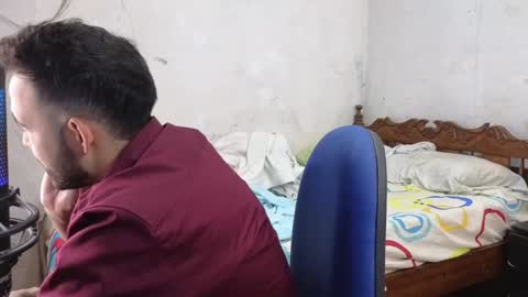 Snapshot of cris_simons chatting on December 22, 10:15 pm cris_simons online show from December 22, 10:15 pm