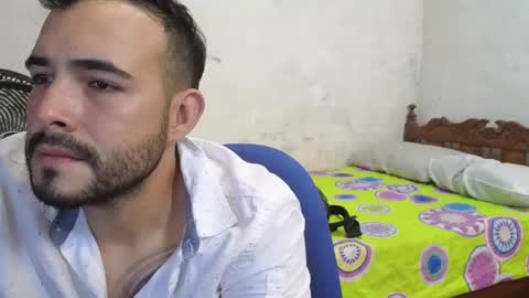 Snapshot of cris_simons chatting on February 22, 12:27 am cris_simons online show from February 22, 12:27 am