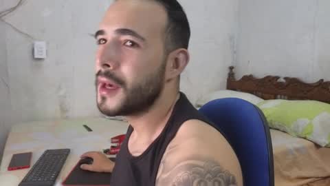 Snapshot of cris_simons chatting on December 10, 3:20 am cris_simons online show from December 10, 3:20 am