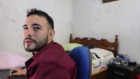 Snapshot of cris_simons chatting on December 24, 11:00 pm cris_simons online show from December 24, 11:00 pm