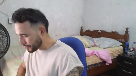 Snapshot of cris_simons chatting on January 29, 10:53 pm cris_simons online show from January 29, 10:53 pm