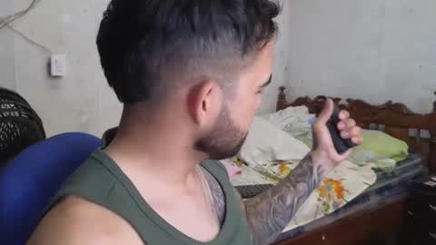 Snapshot of cris_simons chatting on March 7, 10:32 pm cris_simons online show from March 7, 10:32 pm