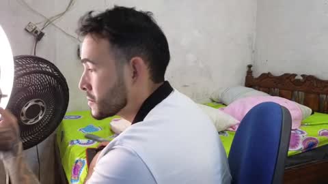 Snapshot of cris_simons chatting on January 1, 8:37 pm cris_simons online show from January 1, 8:37 pm