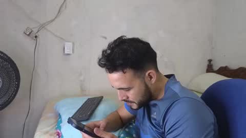 Snapshot of cris_simons chatting on December 4, 4:26 am cris_simons online show from December 4, 4:26 am