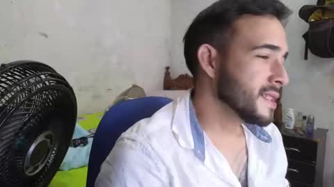 Snapshot of cris_simons chatting on February 26, 5:24 am cris_simons online show from February 26, 5:24 am