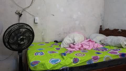 Snapshot of cris_simons chatting on December 30, 4:09 am cris_simons online show from December 30, 4:09 am