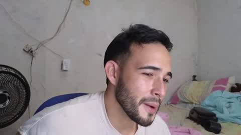 Snapshot of cris_simons chatting on February 4, 1:12 am cris_simons online show from February 4, 1:12 am