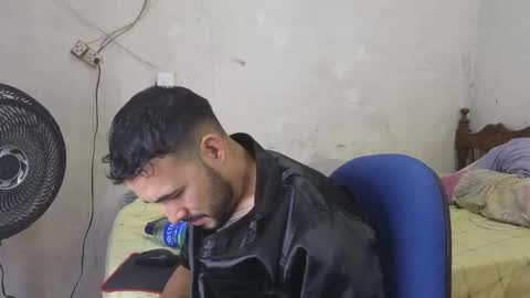 Snapshot of cris_simons chatting on December 1, 7:38 pm cris_simons online show from December 1, 7:38 pm