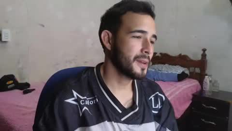 Snapshot of cris_simons chatting on February 11, 1:31 am cris_simons online show from February 11, 1:31 am