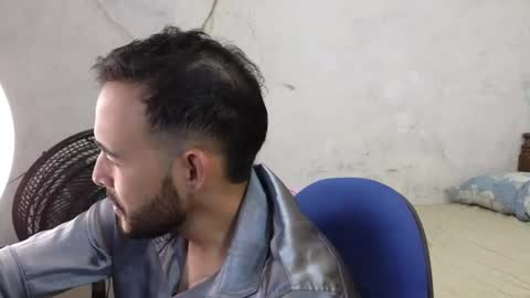 Snapshot of cris_simons chatting on January 10, 3:18 am cris_simons online show from January 10, 3:18 am