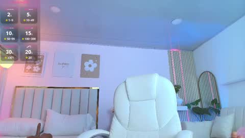 Snapshot of cristal_bunny chatting on February 17, 6:53 am Cristal online show from February 17, 6:53 am