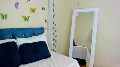 Snapshot of cristalwalker__ chatting on October 10, 12:00 pm cristal walker online show from October 10, 12:00 pm