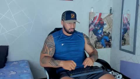 Snapshot of cristian_walker chatting on February 10, 12:29 pm cristian walker online show from February 10, 12:29 pm
