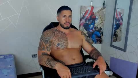 Snapshot of cristian_walker chatting on February 19, 7:37 pm cristian walker online show from February 19, 7:37 pm
