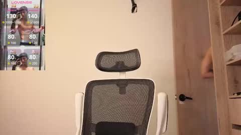 cristopher23  online show from September 25, 9:11 pm